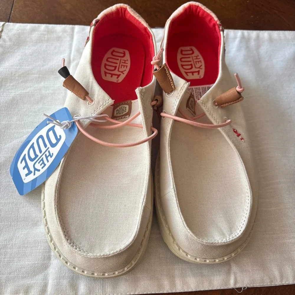 NWOB- HEYDUDE Wendy Chambray Boho Canvas Shoes for Ladies - Natural - Size 9 - Picture 2 of 8